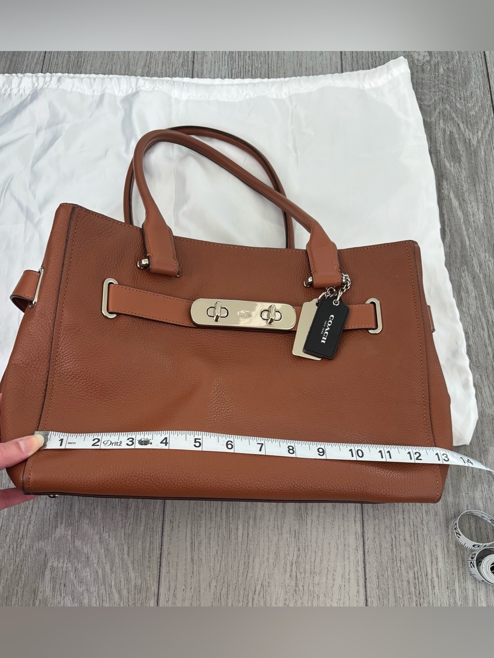 Coach Swagger bag in brown in GORGEOUS condition. Comes w branded dustbag. - Picture 11 of 12